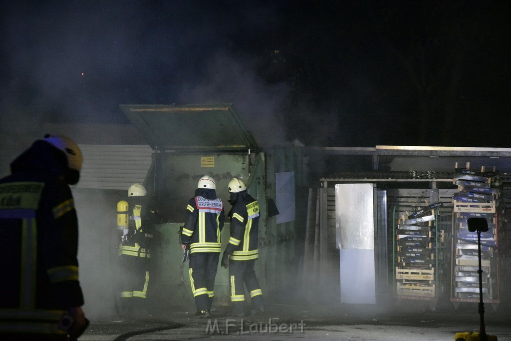 Feuer Papp Presscontainer Koeln Hoehenberg Bochumerstr P038.JPG - Miklos Laubert